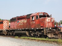 CP 5736 works the Quebec Street yard with sister unit CP 5939.  These two veteran SD40-2's sounded great!