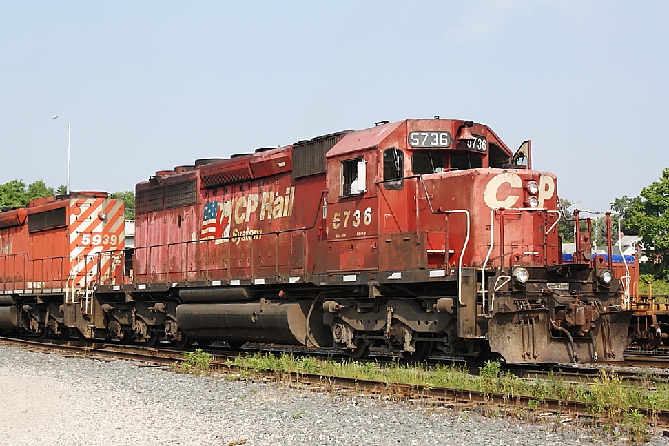 CP 5736 works the Quebec Street yard with sister unit CP 5939.  These two veteran SD40-2's sounded great!