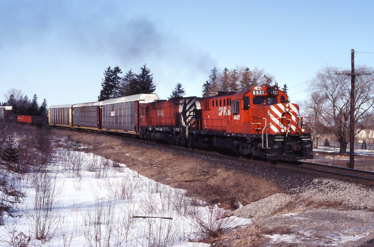 The Empress of Agincourt leads an eastbound on the Belleville Sub.