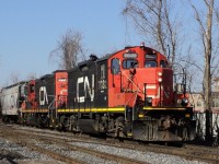 CN 7032 GP-9U coming from pte St-Charles with hopper covered cars going to Southwark Yard in St-Hubert