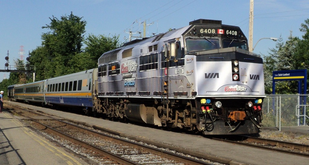 Via 6408 F-40-ph (GPA-30A0 Coors paint special event in ouest of Canada via 6408 on rte 620 to Québec  stop at via station in St-Lambert