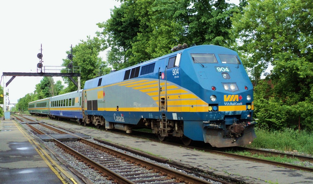 via 904 EPA 42A train arrive at Via station in St-Lambert on rte 620 to Québec city