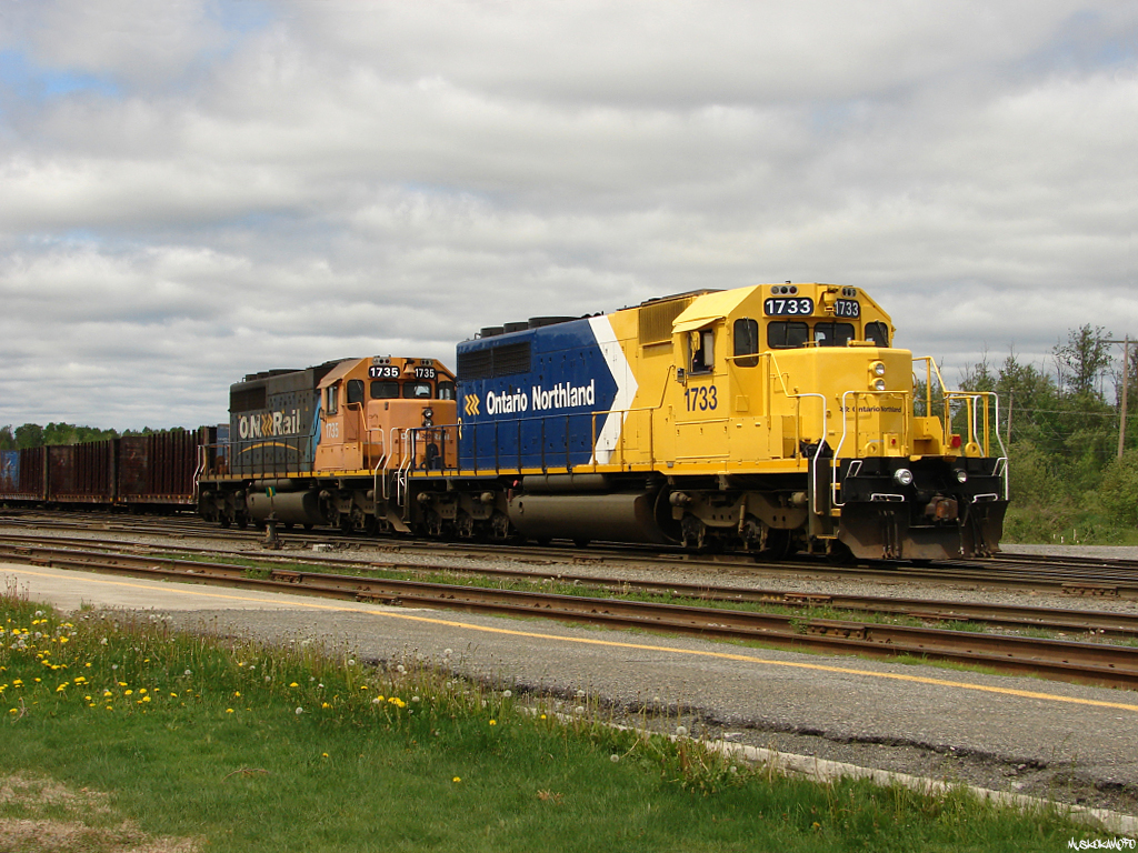 ONT 211-30\'s power of ONT 1733 and ONT 1735 head to the wye in Englehart to spin their power before heading to the North end of the yard to tie onto their train for Noranda. Lucky for them their train is all set to go with an SBU and is brake tested thanks to the carman at Englehart.