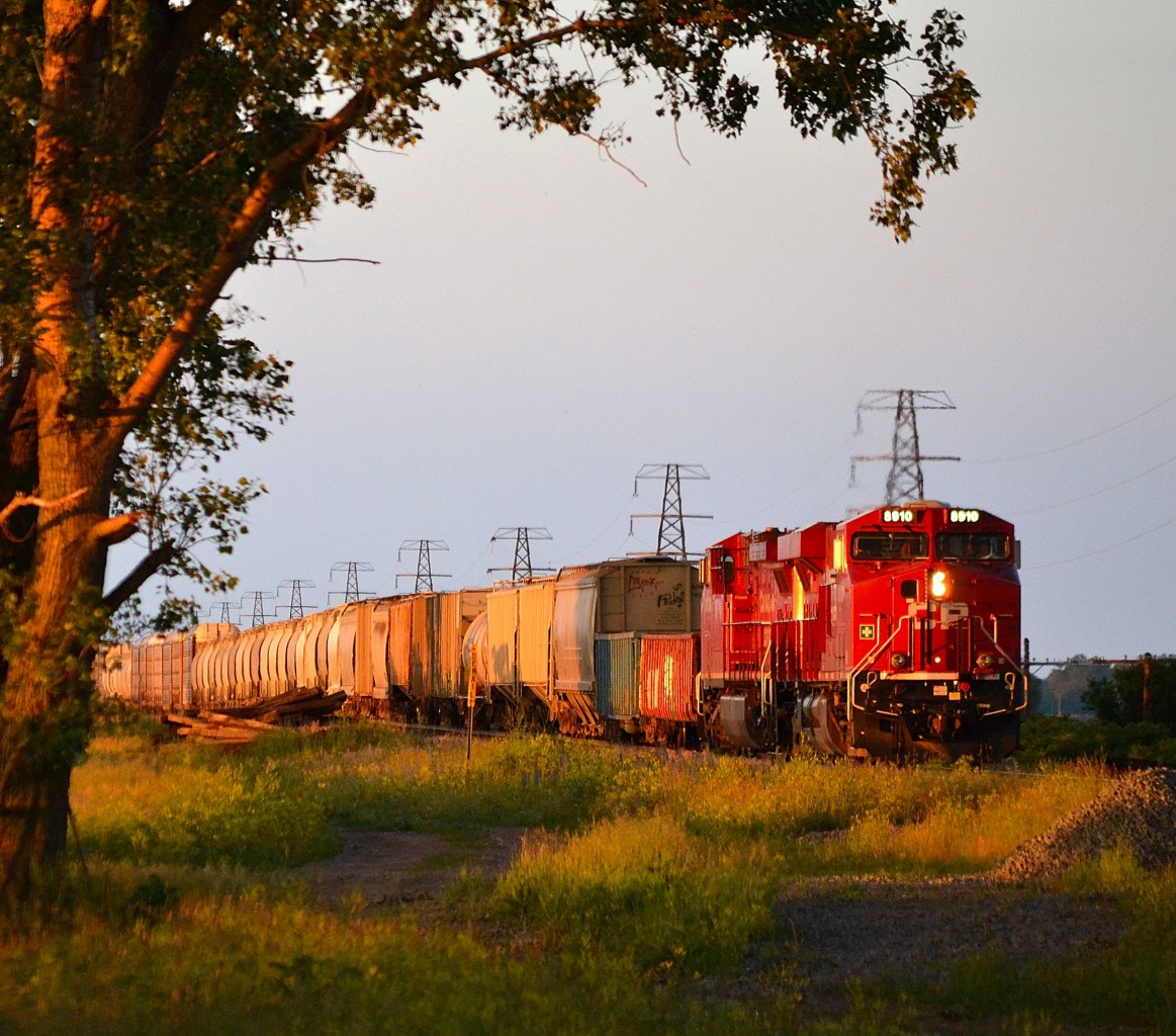 After lifting 2 gondolas from the siding at Jeannette, CP 441 led by new 8910 gets ready to resume its trip westbound towards Windsor.