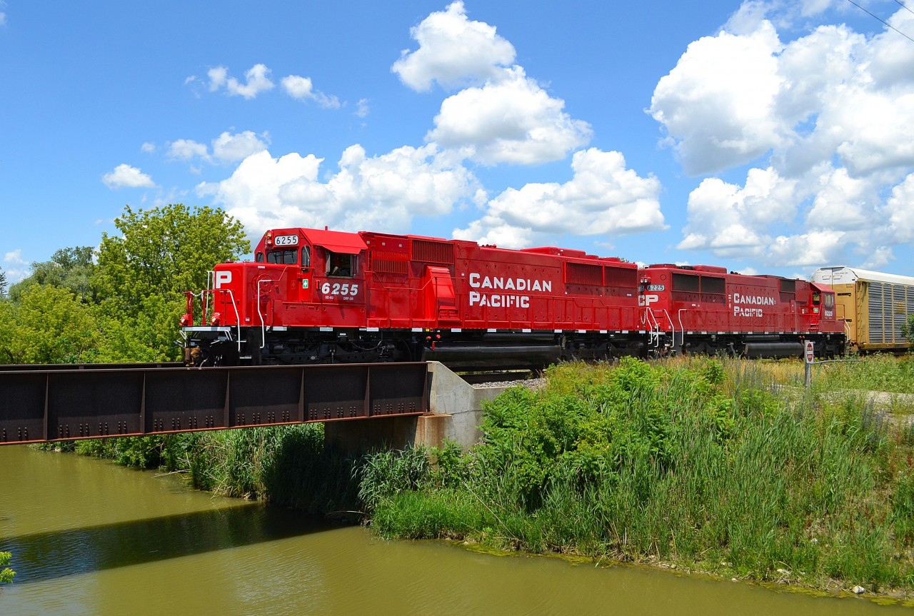 CP 6255 on it's maiden voyage after being rebuilt at CAD in Montreal, along with 6225 leads CP 141 westbound towards Tilbury on its way towards Windsor.