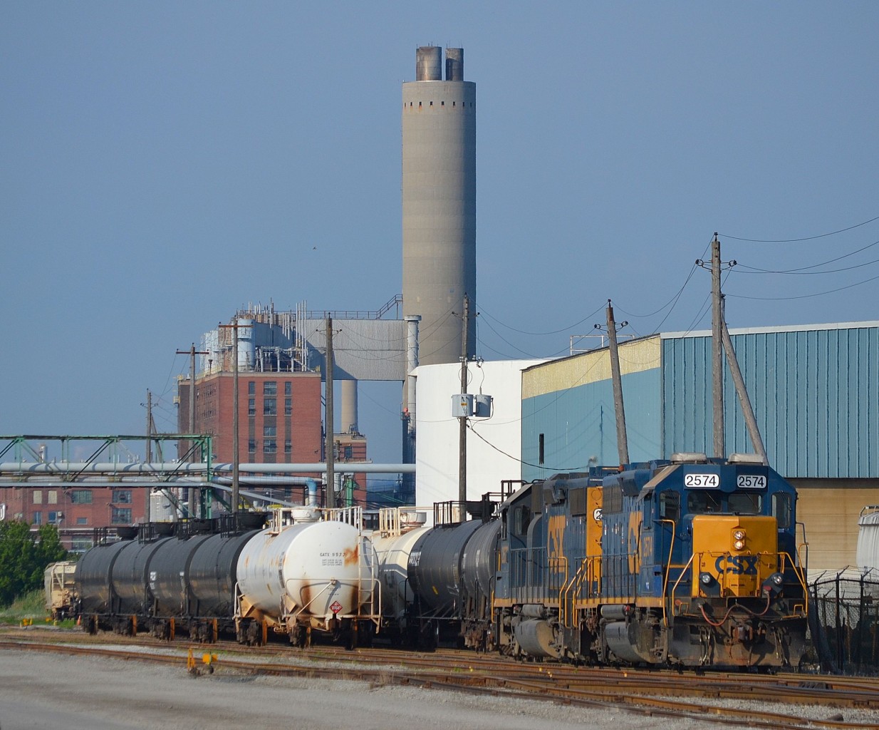 The CSX to CN Daily transfer starts off its day shunting cars after just pulling out of its shops.
