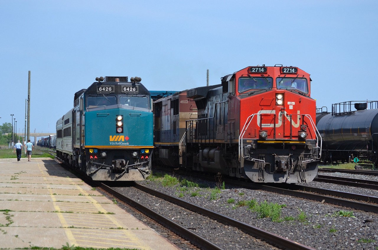 CN 501 proceeds towards the tunnel to Port Huron as VIA 85 waits for him to pass by so it can go wye its train.