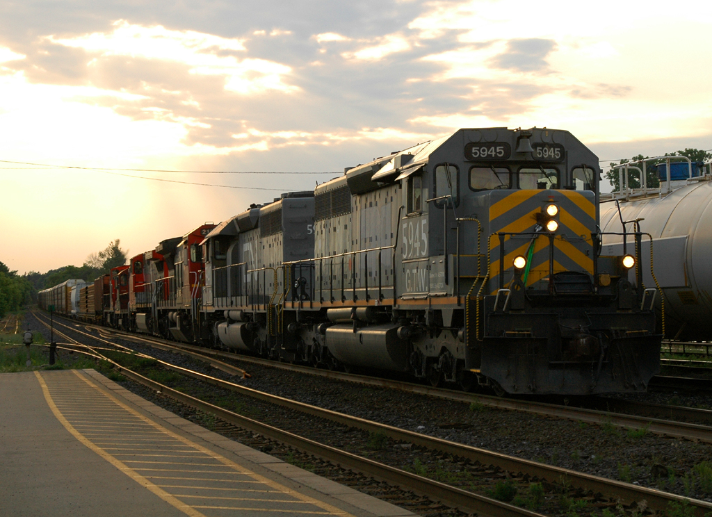 434 passing by the Brantford Yard with a consist of GTW 5945 - GTW 5940 - CN 2129 - CN 2676 - CN 7039 - CN 1412
