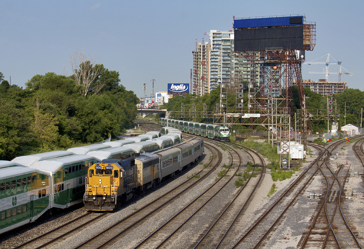 Leader of the pack, ONT 1800, cruises into the USRC with P697 ready to go..