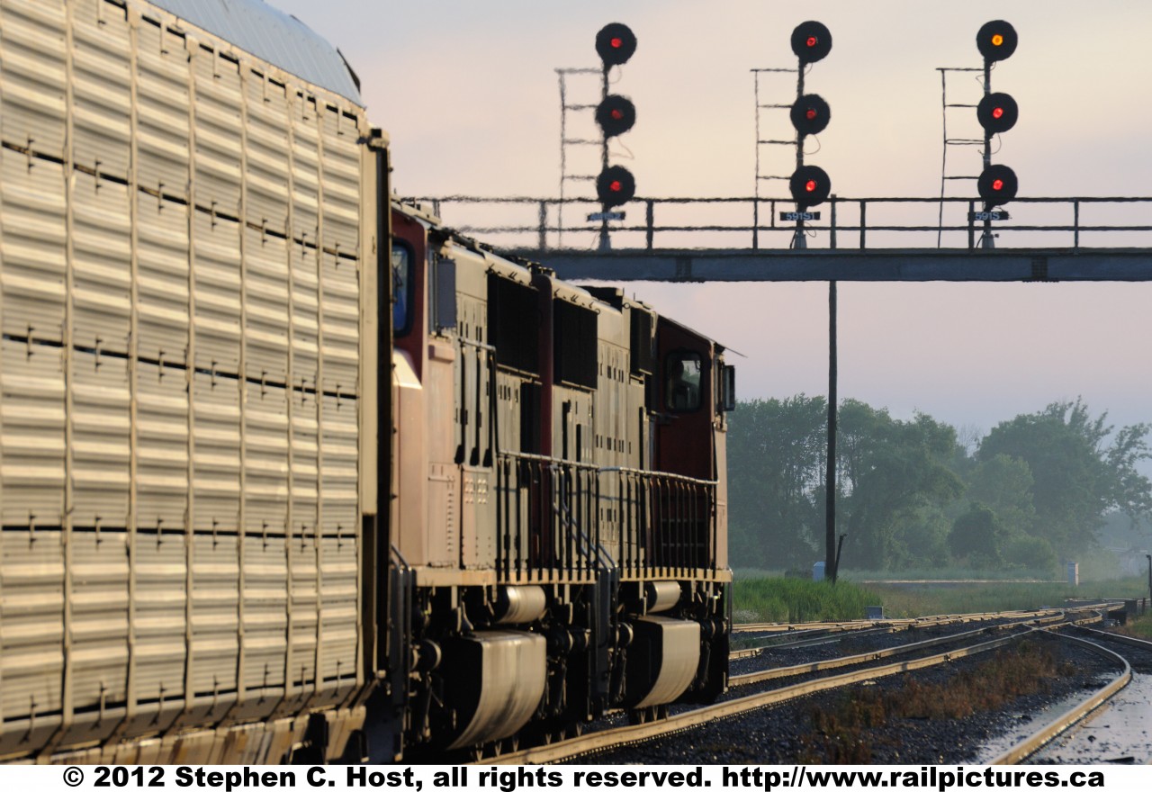 CN 501 is about to clear the "Advanced Clear to stop" signal at CN Hobson in Sarnia, Ontario to enter the tunnel into Port Huron, Michigan, USA