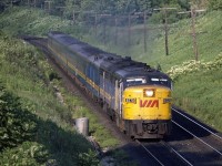 VIA 79 approaching Inksetter Road bridge @ 18:43 with VIA 6770 - VIA 6861 and 1 baggage car, Mount Royal Club, 2 coaches, 1 galley & 2 coaches