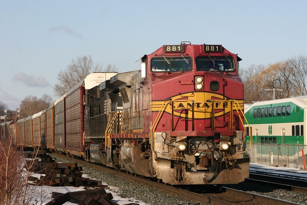 CN 390 works through Georgetown with BNSF 881 and NS 9778