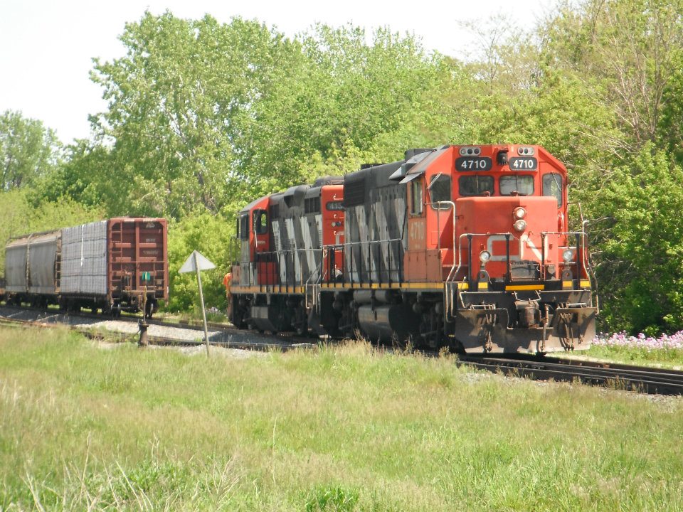 CN 439 bacls up to its train with 4710 and 4136.