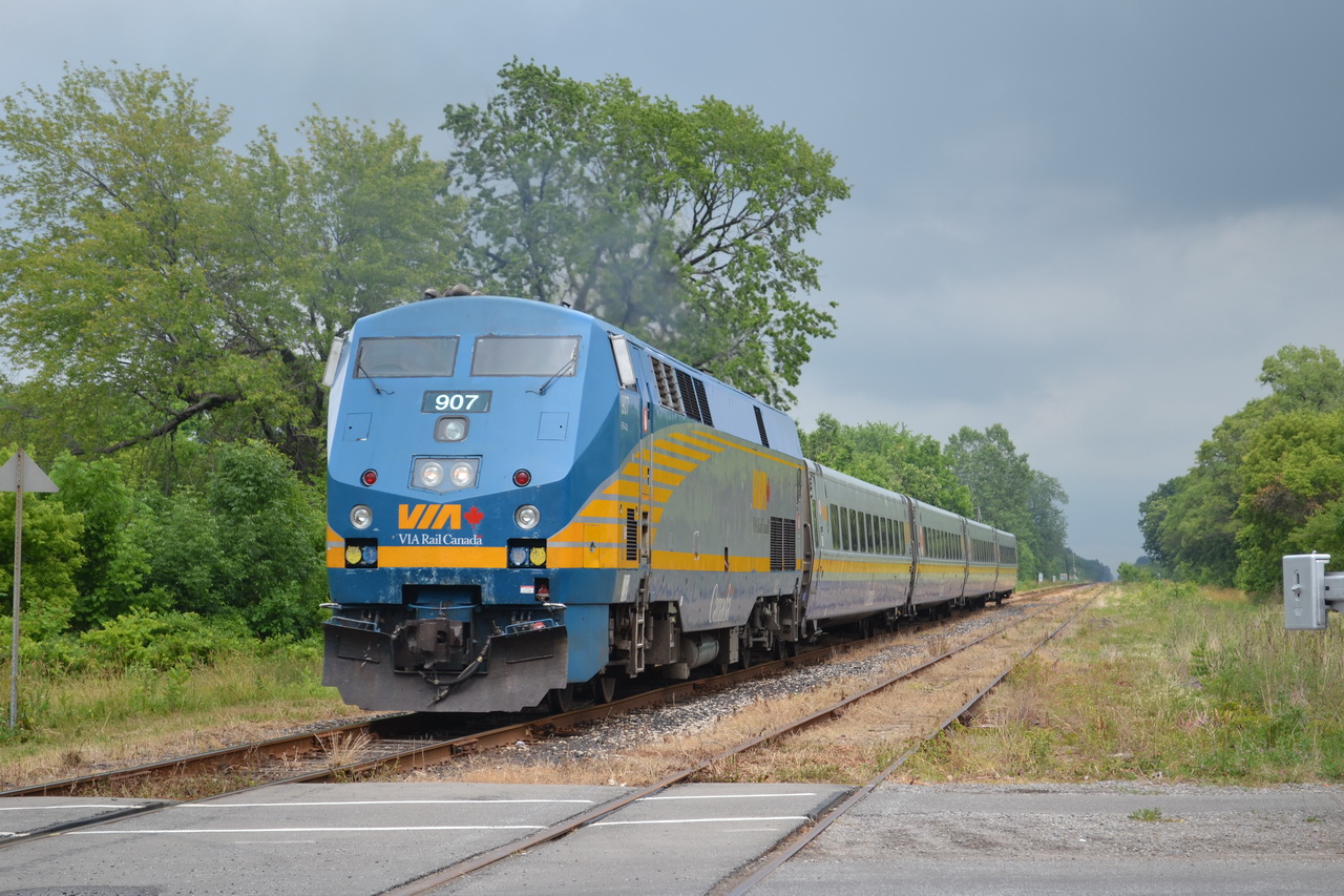 VIA 907 backs up the VIA Chatham Sub to the CN Chrylser Spur to wye its train, for its outbound trip on 78 later.