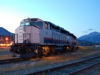 On this nice hot evening, I took in picture the Rockey Mountaineer on auxiliary track with GP40-2w #8015, ex-Alston 9635(2001), nee CN 9635(1999)