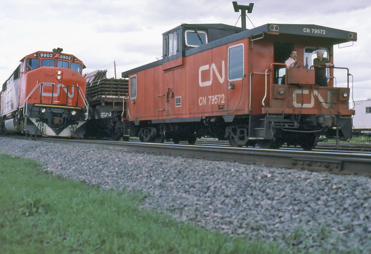 CN 207 and 312 both stopped as 9902,s head brakie climbed in the van for a little chat.