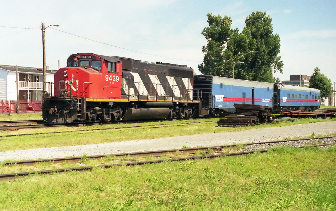 CN 483 inspect the rails for possible flaws.