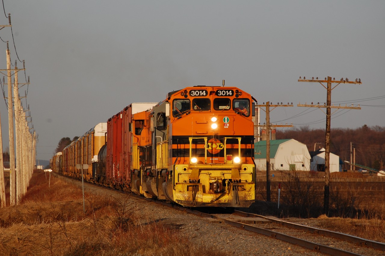 QGRY westbound was preparing to stop and decouple his train to go engines light to make a switching job at Cement Quebec, Saint-Basile. Loco QGRY GP40-2L(W) #3014 lead this train.