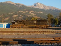 With this beautiful scenery, I had as idea to take this picture with a cool IC SD70 #1021 awaiting his next travel through the country.