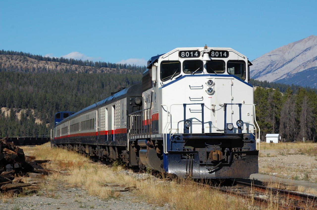 Unassigned Rocky Mountainer in Jasper yard train waiting for the next travel by the next day. The train is leading by a GP40-2w #8014, ex-Alstom 9621, nee CN 9621.