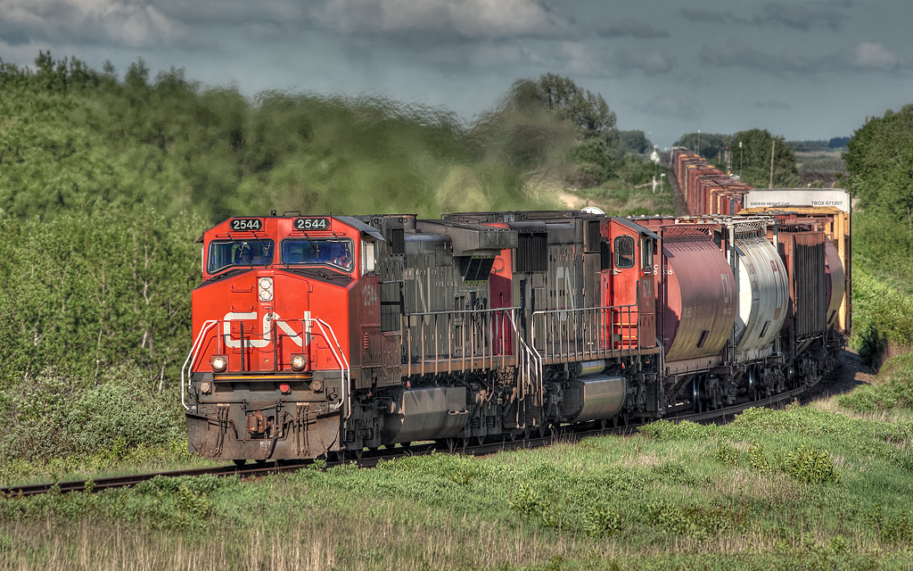 CN 2544 approaching Rivers, Manitoba with train CN 343.
