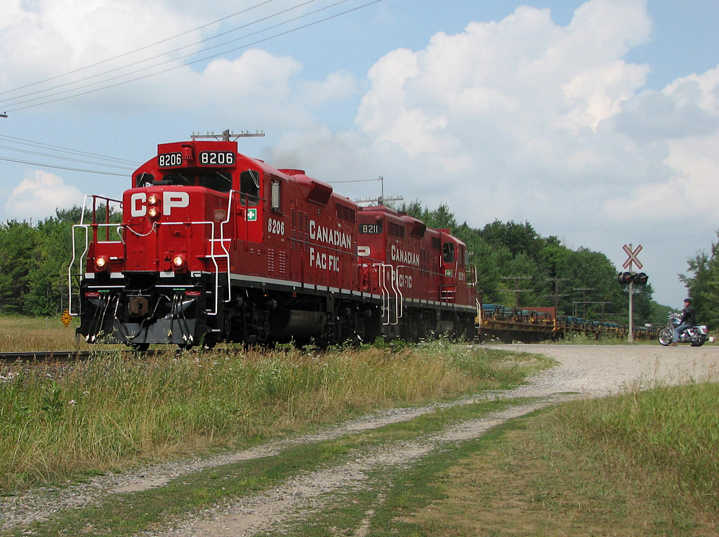 CP 141, the empty "Sprint train" highballs towards Woodstock and the St. Thomas Sub with a freshly repainted GP9u in the lead.