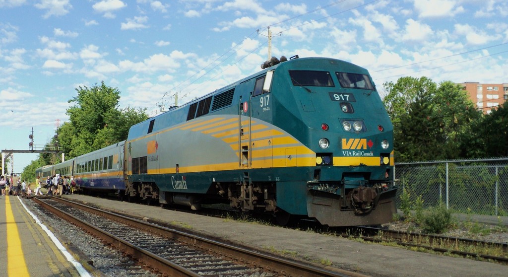 Via 917 EPA 42 A with the green colour stop in St-Lambert via station many passengers going in Québec city on via rte 620