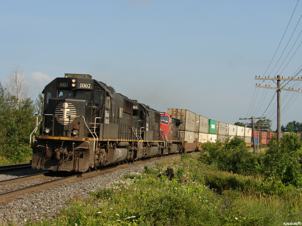 CN Q11251 11 - IC 1007 South highballs through Brechin East with 165 platforms at speed doing 60 per on a beautiful July morning in the town of Brechin.