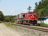 CP 110 – CP 8959 South rounds the bend about to knock down a clear signal at the South end of Waubamik, today’s set-up was 1+1+1+1 with 71/DPU/56/DPU/50/DPU for 177 platforms.