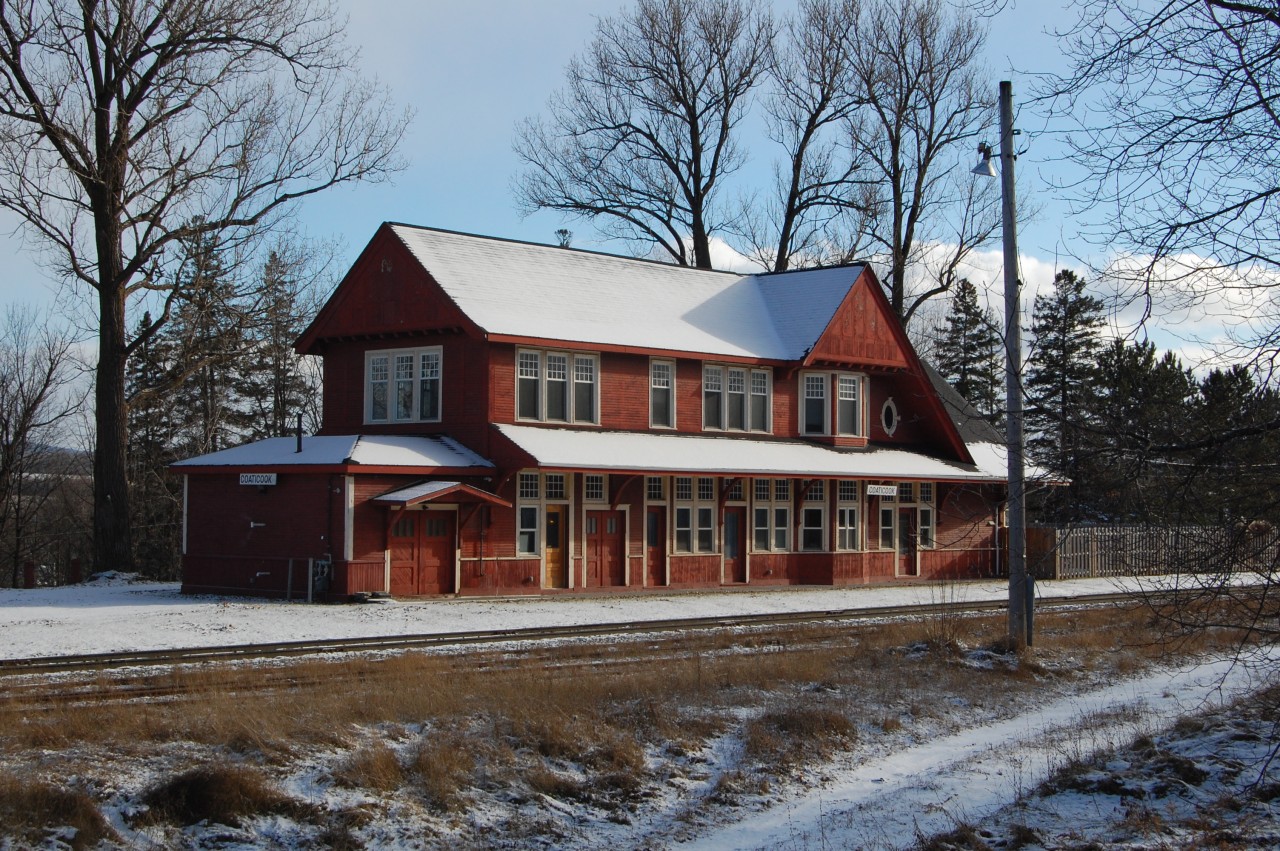 Ex, CN/GTW Coaticook Station, now a SL&A station. A very nice piece of history in very good shape! This is very rare to see an old Station as this one.