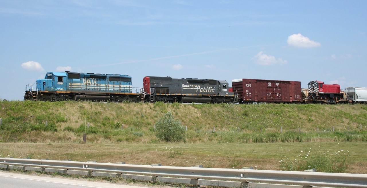 Passing through Breslau I got lucky enough to catch GEXR 431 as it set out several grain hoppers at the elevator. What's more, was the unexpected surprise of the ex-CP S3, which is bound for the Waterloo Central Railway.