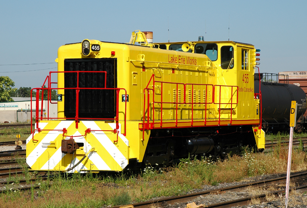 Lake Erie Works SW900 455 sporting a fresh coat of paint