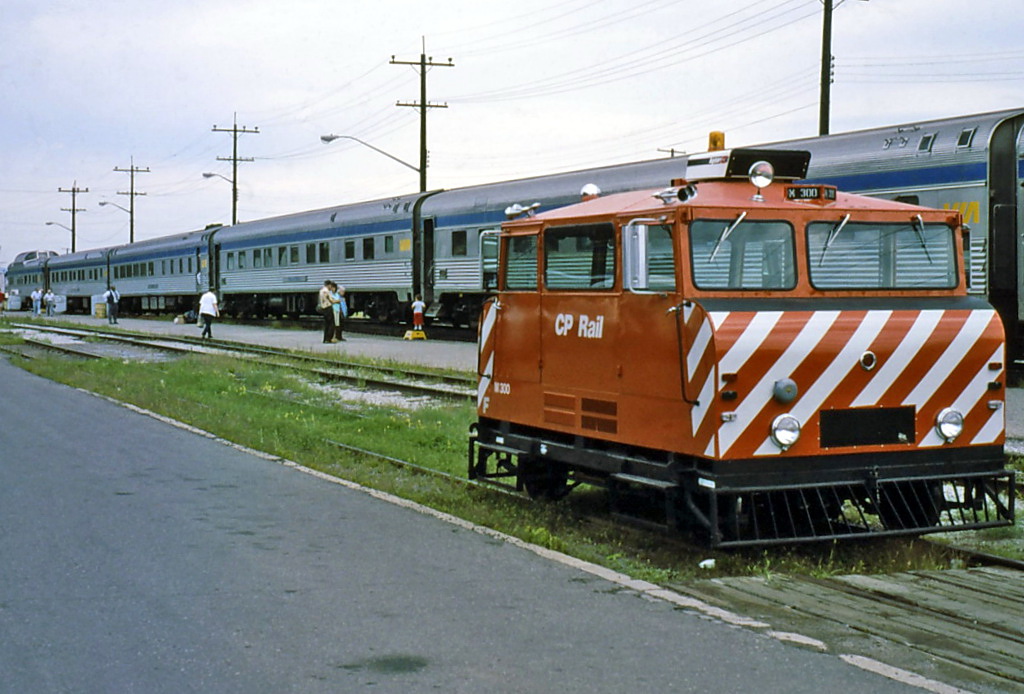 VIA 1 stops 1hr at TB and this little car in the foreground probably for the superintendant.