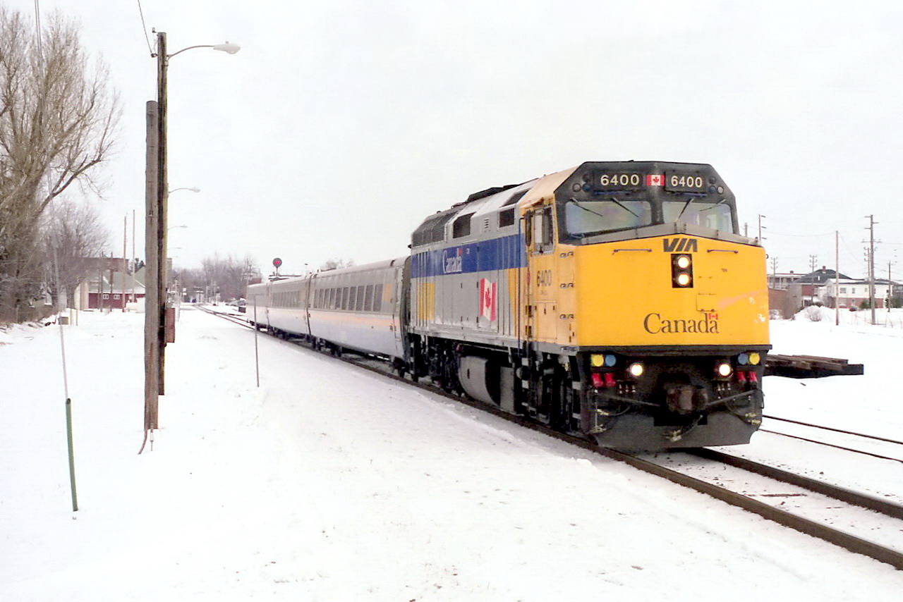 VIA  23 takes off and gets underway for the next station in 30 minutes,ste-Hyacinthe.