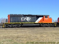 CN 305 with a very clean 5328 in the lash-up stops to meet an eastbound.