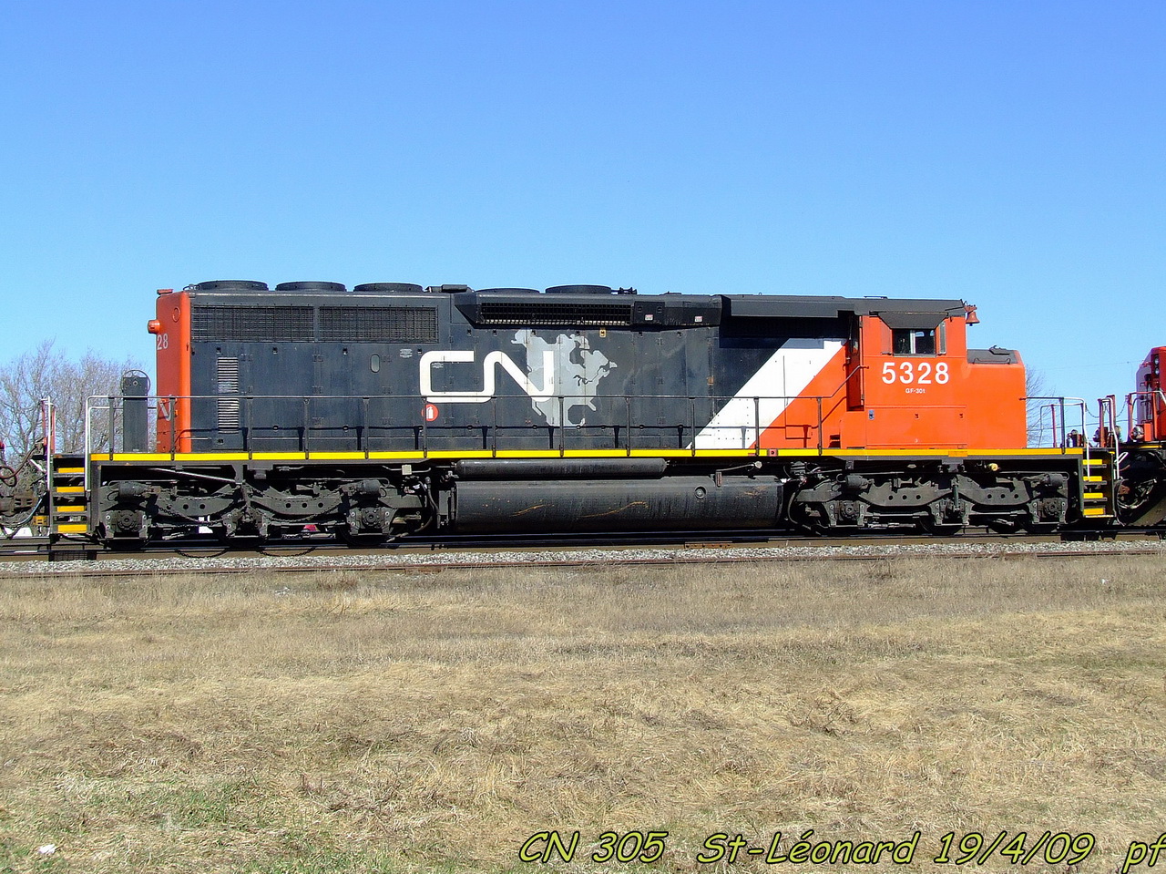 CN 305 with a very clean 5328 in the lash-up stops to meet an eastbound.