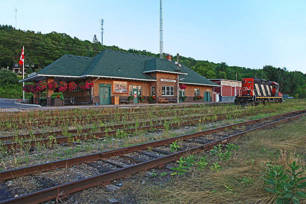 just a couple of minutes after the sun dipped below the treeline on the far side of Hunter's Bay CN 4132 sits tied down for the night awaiting its call to duty hauling train 595 south to Longford Mills the next morning.
