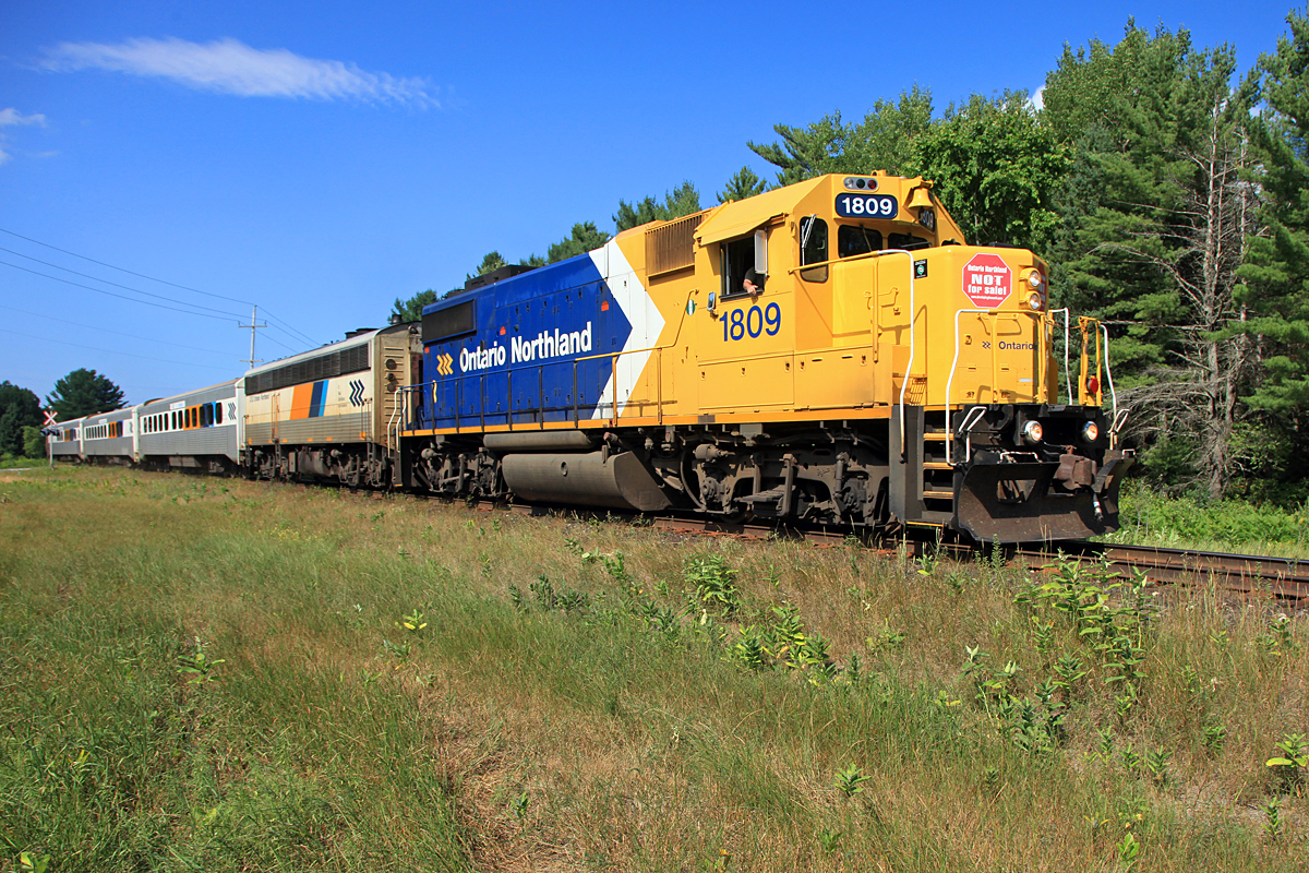 Ontario Northland train 698 heading southbound through Allensville.