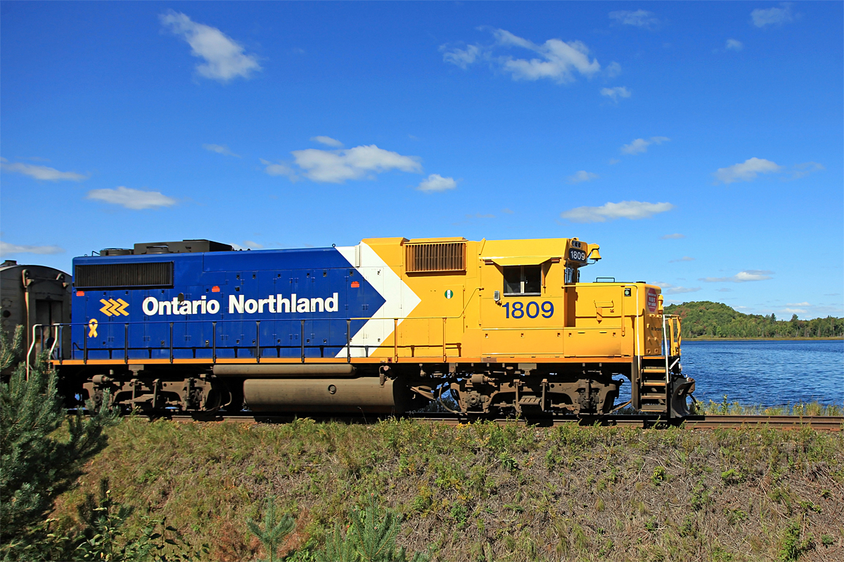 1809 on 697 passes Siding Lake approaching Domtar Road and the Mile 141 marker at the south end of Martins.