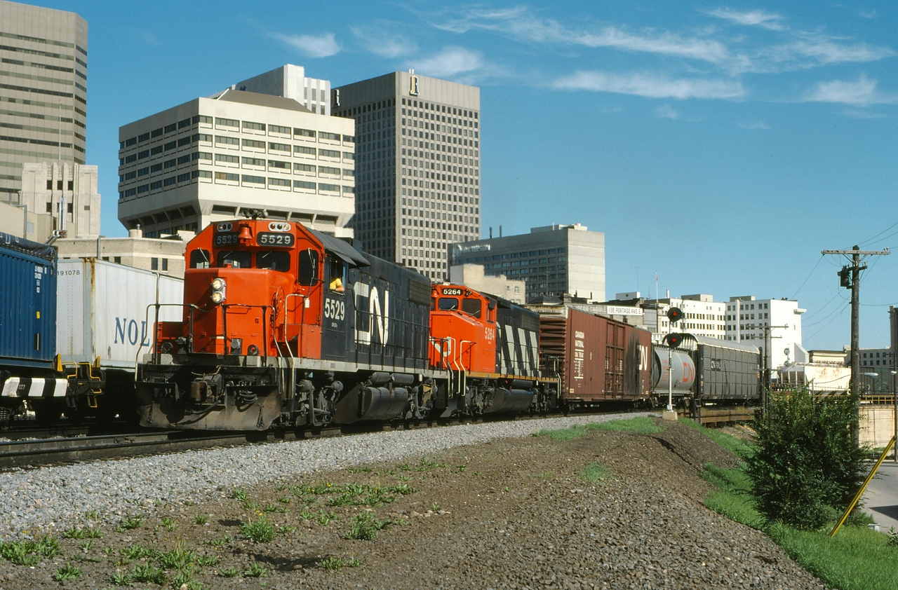 CN 5529 and 5264 bring train 403 through downtown Winnipeg
