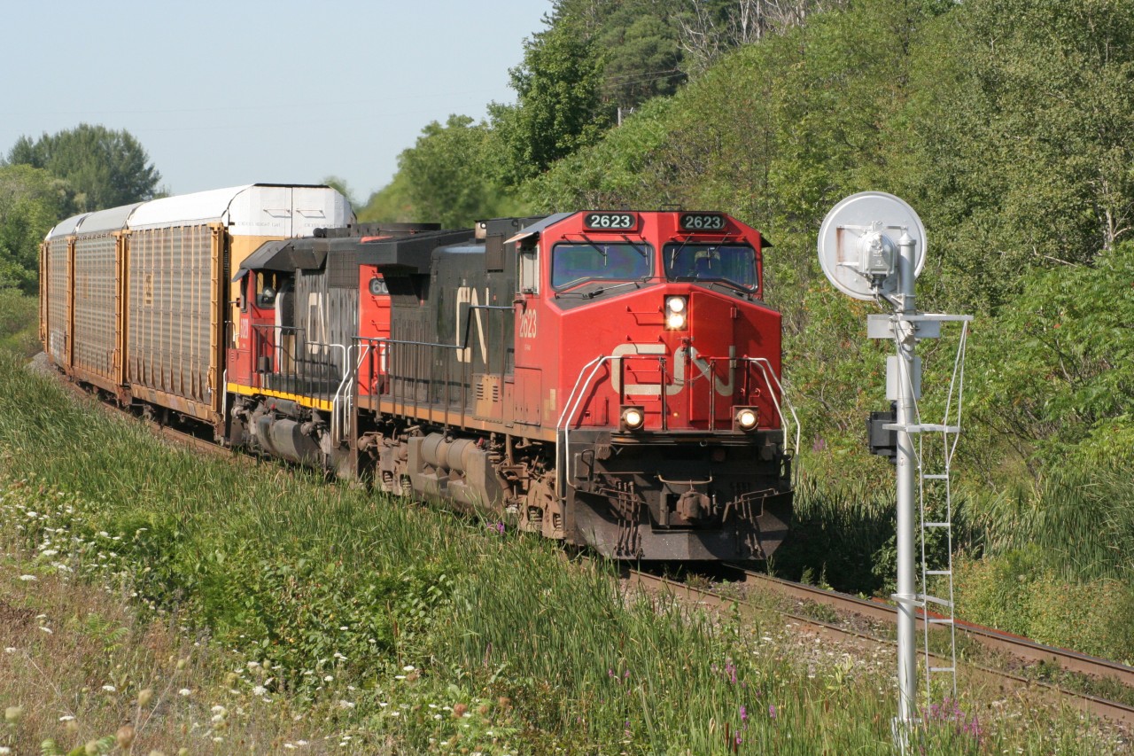 A CN 39x train heads south on the Halton Sub at a pretty good speed, just about to split the signals on the approach to 10th Sideroad.