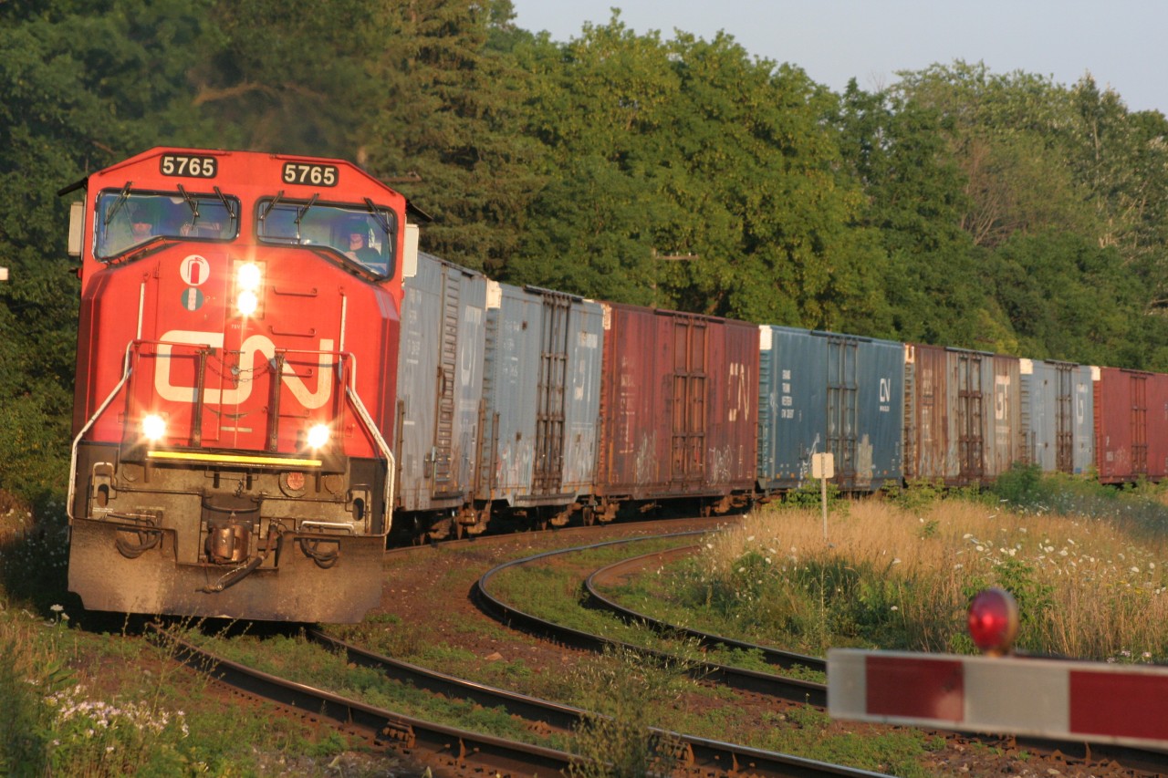 A westbound CN takes the bend at Paris in the warm glow of early in the evening of Friday, July 25, 2008.