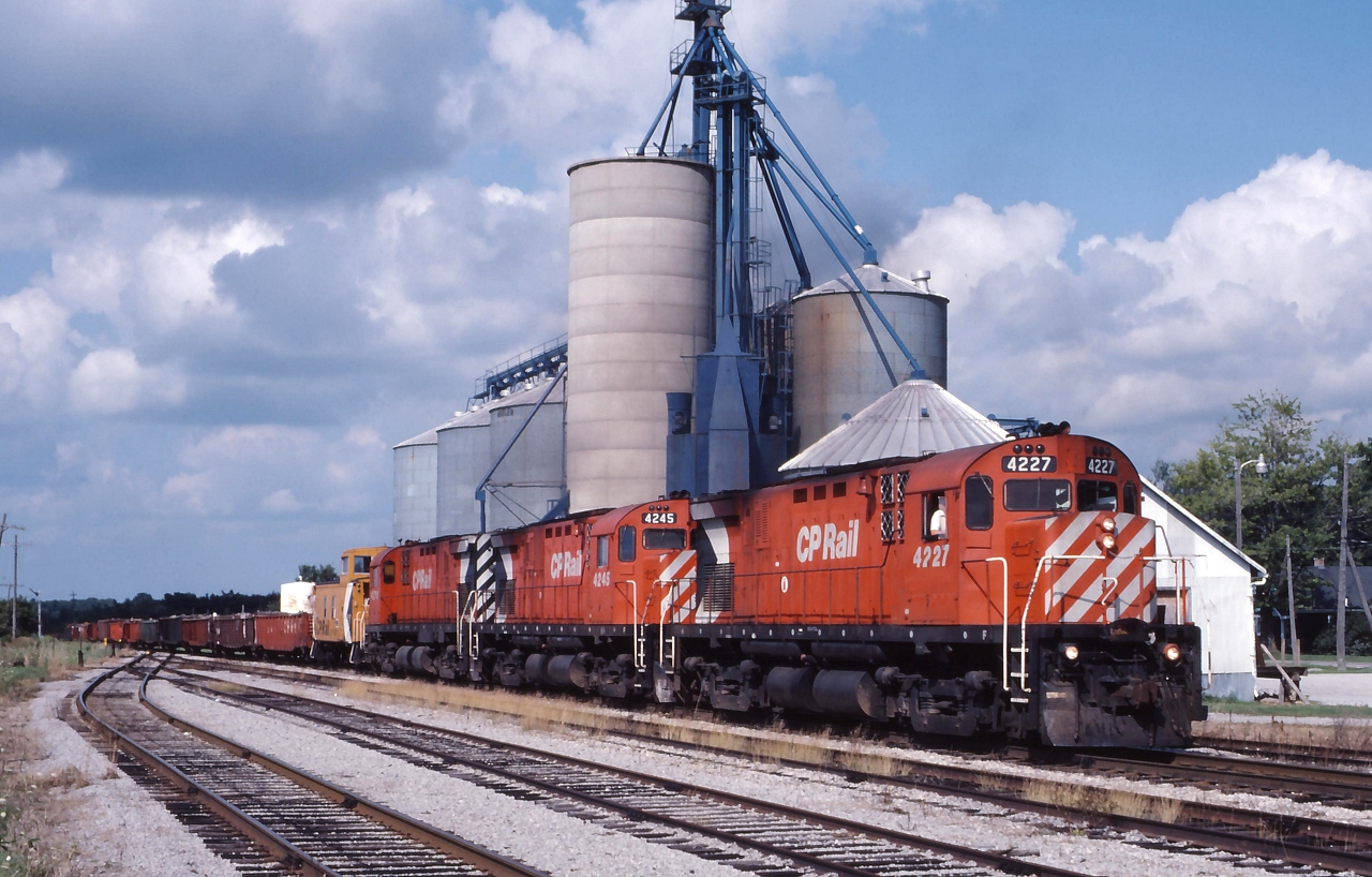 The Hamilton to Nanticoke steel train took an odd routing when CP operated it half of the year. This train would originate on the TH&B, then travel over the CASO sub to Hagersville before switching to CN for the final leg to Nanticoke. Seen here on the CN Hagersville Subdivision..