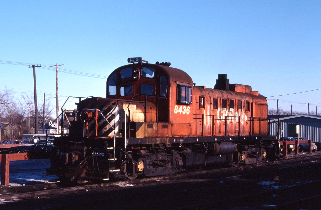 CP 8436, a chop nosed RS3 awaits its next assignment