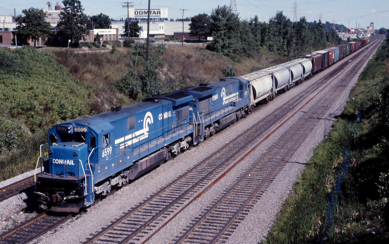 Conrail 6599 heads towards CN's Taschereau Yard after coming up from the USA.