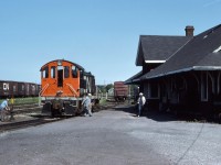 CN 8191 sits behind the station at Merritton as crew members head into the station