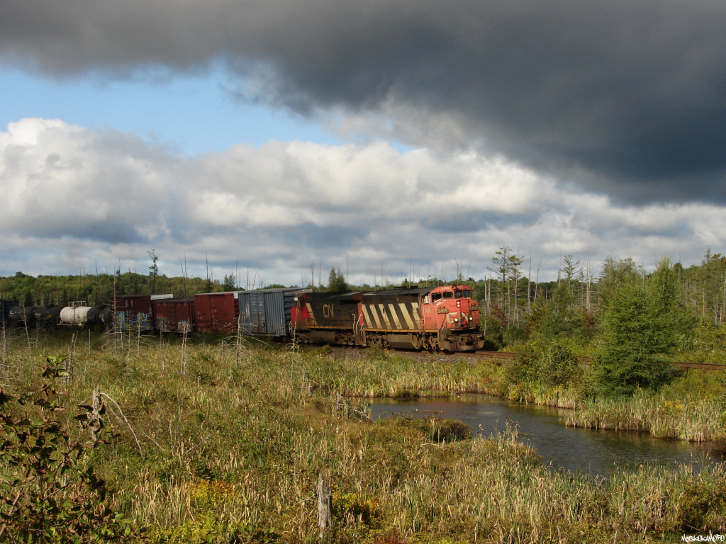 CN 451 - CN 2405 North crests the grade at Falkenburg but won't back off the throttle just yet, approaching a faster speed zone and racing the clouds!