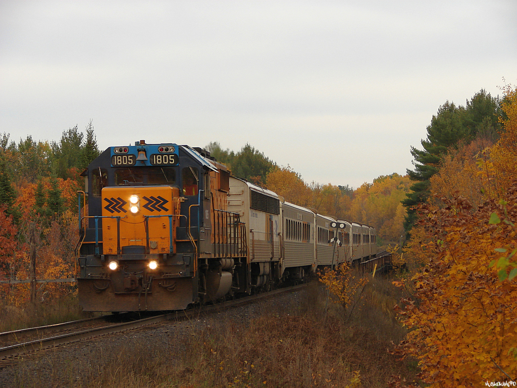 CN P69831 13 - ONT 1805 South approaching Gravenhurst with a 6 car set to accomdate fall tourists looking for a unique view of the 2008 colours, up ahed they will duck into the siding at Gravenhurst to meet CN 451.