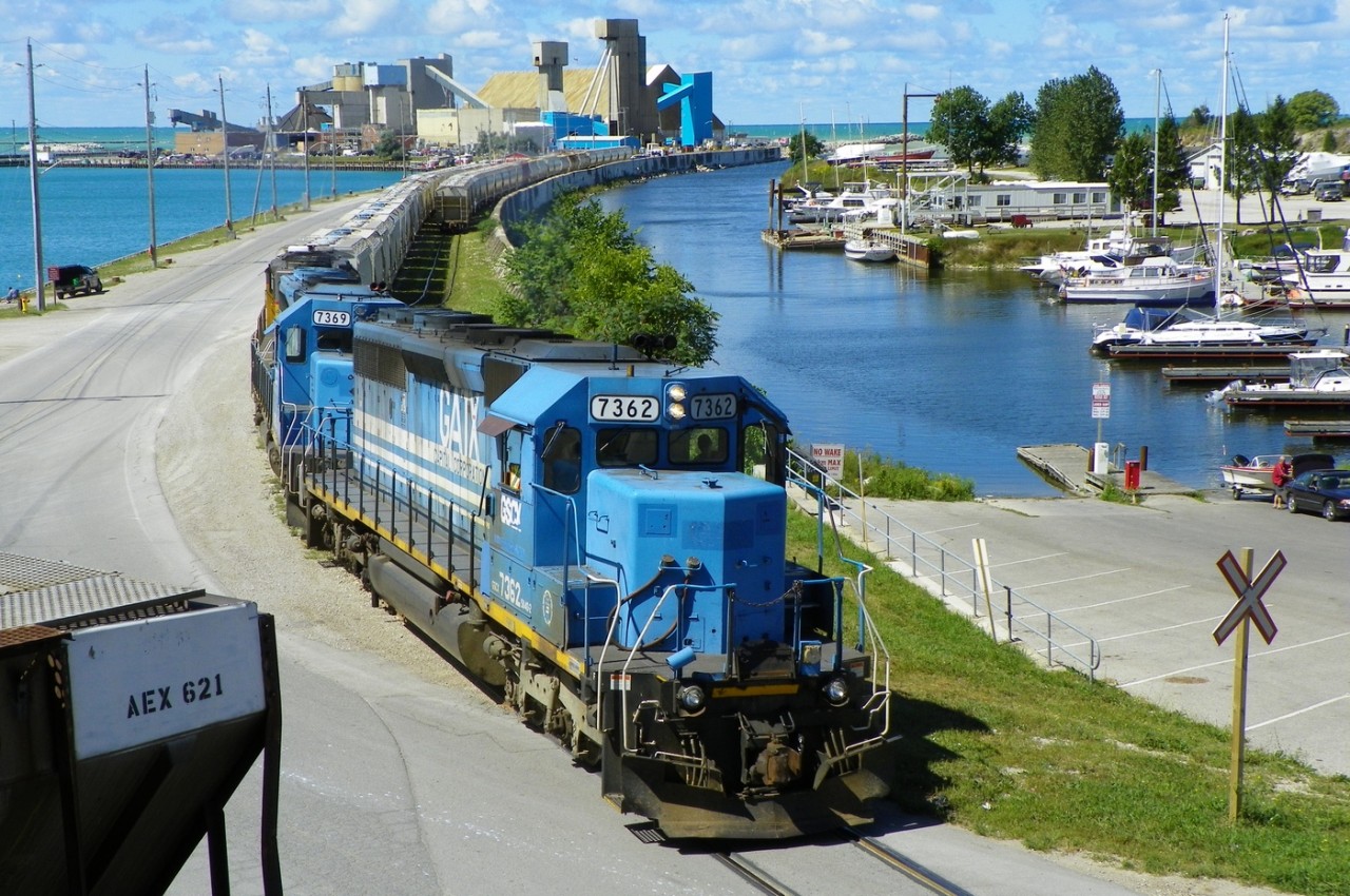 GSCX (SD40-2)7369,7362 FEC (SD40-2)709 lift loaded salt Goderich ON during a gorgeous day !