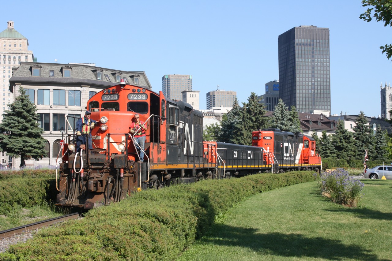 CN-7233 Cn-231 slug and Cn-7204 all GP-9 run by radio cotrol you coul see the women holding the box with controls going to the harbor